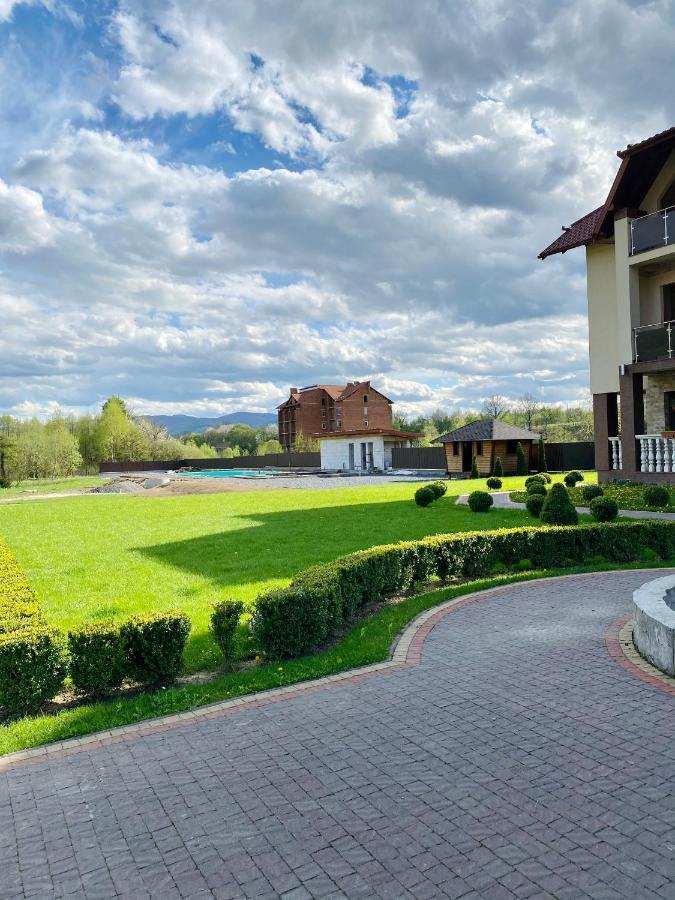Приватна Садиба Європа โซโลไชน์ ภายนอก รูปภาพ